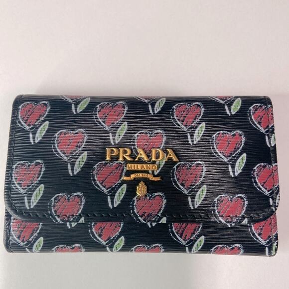Authentic Prada Vitello Move Leather Heart Pattern Six Ring Tri-Fold Key Holder